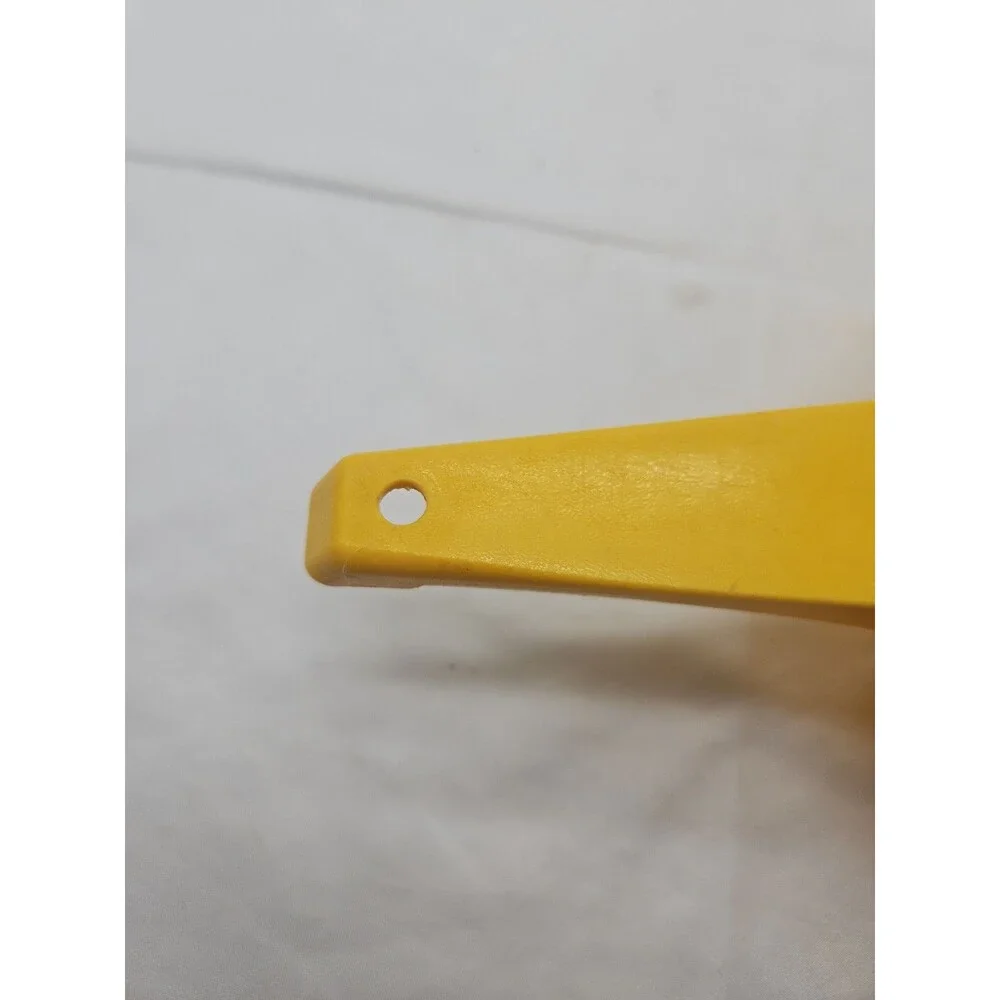 Tupperware Yellow 1 Quart Small Colander Strainer Double Pour Spout